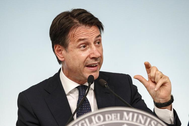 »Vi har vedtaget et budget, som overholder vore ønsker, mens de offentlige udgifter holdes under kontrol«, siger Italiens premierminister  Giuseppe Conte.
(Giuseppe Lami/ANSA via AP)
   Giuseppe Lami/AP
