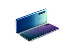 Huaweis P20 Pro og Samsungs nye GALAXY A9 har henholdsvis tre og fire kameraer bagpå. Disse skal erstatte de forskellige indstillinger, man kan opnå med et variabelt objektiv på et almindeligt kamera. Foto: Huawei/Samsung 
