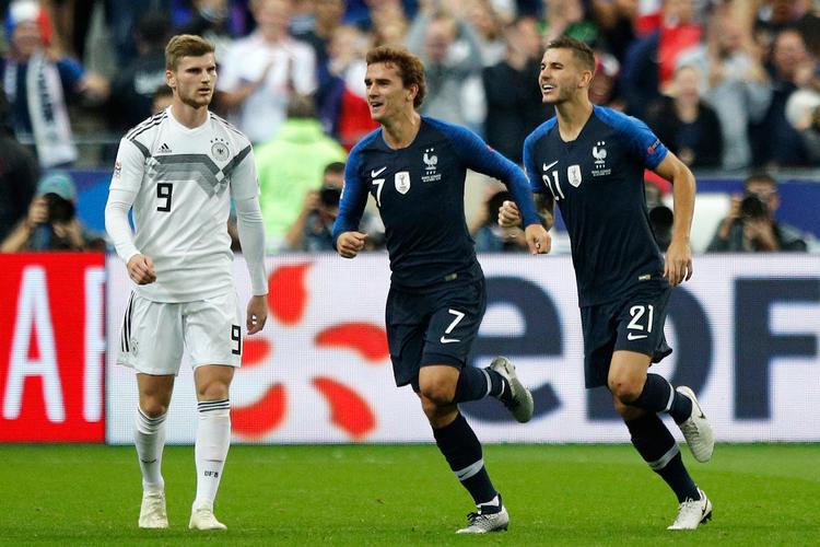 Begge Frankrigs mål mod Tyskland blev scoret af Antoine Griezmann (i midten). Francois Mori/AP