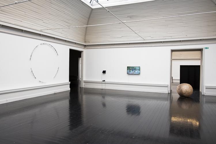 Kunstnernes Efterårsudstilling præsenterer værker fra spirende kunstnere. Billedet er fra sidste års udstilling, hvor 36 værker blev antaget fra et ansøgerfelt af 493. Thomas Skovgaard 