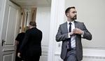 Formanden for Kommunernes Landsforening, Jacob Bundsgaard (S), vil koble udligningsreformen til regeringens kommende sundhedsreform. Her er han på vej ind til møde med statsminister Lars Løkke Rasmussen (V) under trepartsforhandlingerne i 2016. 
   Jens Dresling/POLFOTO
