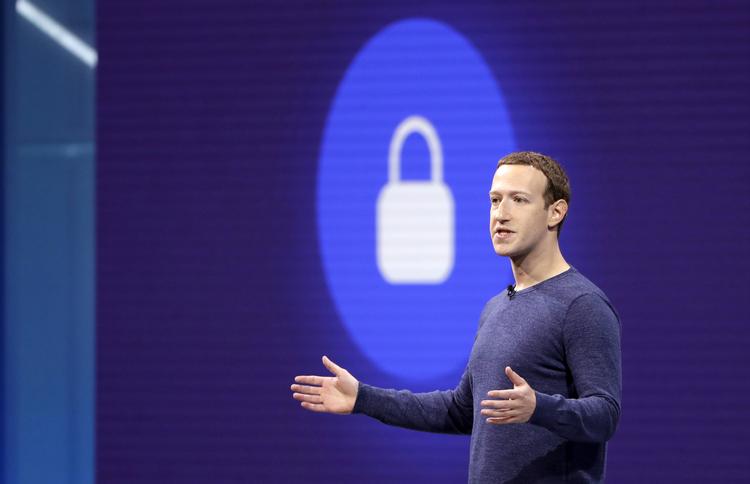 
   Mark Zuckerberg er i dag stifter, direktør og bestyrelsesformand i Facebook, hvor han ejer en kontrollerende del af aktierne. Dermed kan han ifølge Wall Street Journal ikke fjernes mod sin vilje. (AP Photo/Marcio Jose Sanchez, File)
   Marcio Jose Sanchez/AP