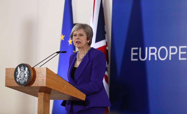 
  Det tog under en halv time for den britiske premierminister Theresa May at aflevere sit budskab til topmødet onsdag, så var hun ude af døren igen og tilbage på den britiske ambassade i Bruxelles. (AP Photo/Alastair Grant)
   Alastair Grant/AP