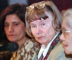 Lisbet Palme (1931-2018) lytter under en nyhedskonference ved den fjerde FN-konference om kvinder i Beijing i 1995. Mike Fiala/AP