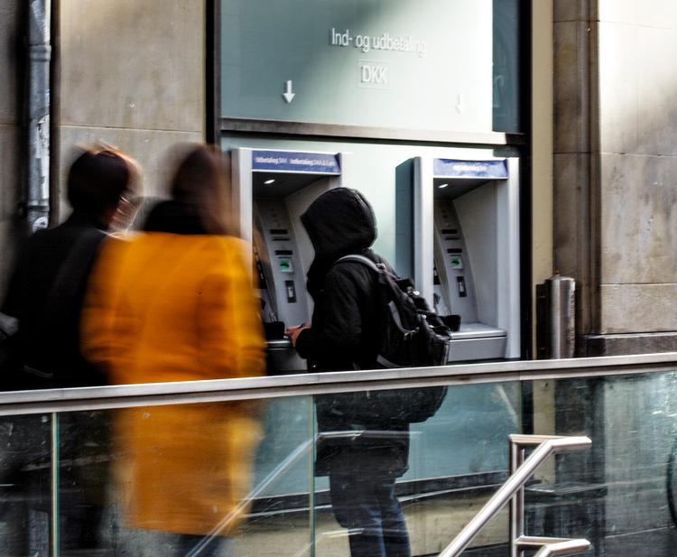 Danskerne er blevet mindre trofaste overfor deres bank de senere år. Det er blevet hurtigere at skifte bank efter, at skiftet kan se elektronisk.. Miriam Dalsgaard/POLFOTO