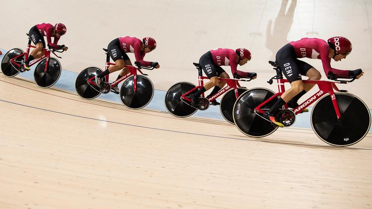 4 km holdforfølgelesløb er fortsat en dansk paradedisicplin., hvilket understreges i øjeblikket under World Cup-afdelingen i Frankrig. Her ses to af de aktuelle deltagere Lasse Norman og Casper Folsack sammen med Niklas Larsen og Frederik Rodenberg under OL i Rio. Gregers Tycho/POLFOTO