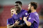 Efter sit tredje mål får Paul Onuachu en fortjent hyldest fra Kian Hansen og Tim Sparv. Jens Dresling/POLFOTO