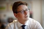 Skatteminister Karsten Lauritzen (V) kalder det tåbeligt, at han beskyldes for at bryde WHO's konvention mod tobak, fordi han har mødtes med tobaksindustrien til såkaldte "hilse-på-møder". Jens Dresling/POLFOTO