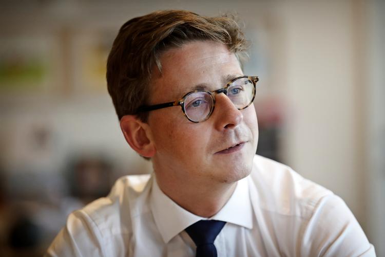 Skatteminister Karsten Lauritzen (V) kalder det tåbeligt, at han beskyldes for at bryde WHO's konvention mod tobak, fordi han har mødtes med tobaksindustrien til såkaldte "hilse-på-møder". Jens Dresling/POLFOTO