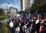 Hundredtusindvis af britere demonstrerede i Londons gader lørdag. De kræver en ny Brexit-afstemning. Yui Mok/AP