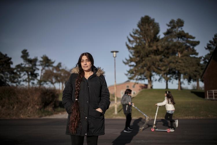 Howaida Rostom, der stammer fra den kurdiske del af Irak, kom til Danmark for 15 år siden. Hun, hendes mand og deres børn, Ibrahim og Özlem, har fået utallige afslag på asyl. For et år siden blev de anbragt på Sjælsmark.  Miriam Dalsgaard/POLFOTO