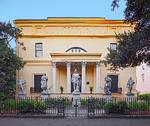 Telfair-familiens kolos af et hus, der kan besøges af besøgnde udefra. Telfair Museums