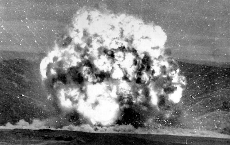 Et russisk kortdistance missil, OTR-22 eller SS-12, bliver destrueret 1. august 1988. Foto: AP Photo/ITAR-TASS, File) ** JAPAN OUT ** Itar Tass/AP