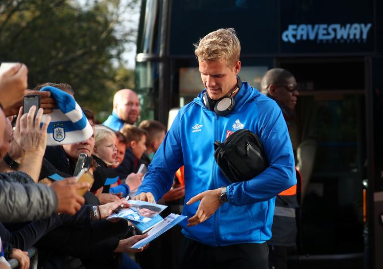 Målmanden Jonas Lössl er blevet en populær skikkelse i Premier League-klubben Huddersfield. Den 29-årige sydøstjyde har taget veganervejen i jagten på succes i en af verdens stærkeste fodboldligaer. Hannah Mckay/Ritzau Scanpix