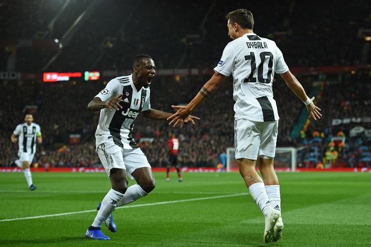 Blaise Matuidi fejrer sit holds 1-0-scoring, som Paulo Dybala stod for tirsdag aften på Old Trafford mod Manchester United i Champions League. Oli Scarff/Ritzau Scanpix