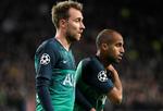 Christian Eriksen og Lucas Moura vandrede skuffet fra banen efter det uafgjorte resultat mod PSV i Eindhoven onsdag aften. Piroschka Van De Wouw/Ritzau Scanpix