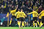 Dortmunds erfarne belgiske midtbanespiller Axel Witsel fejrer sin scoring i første halvleg mod Atlético i gruppe A-topkampen onsdag aften. Martin Meissner/AP