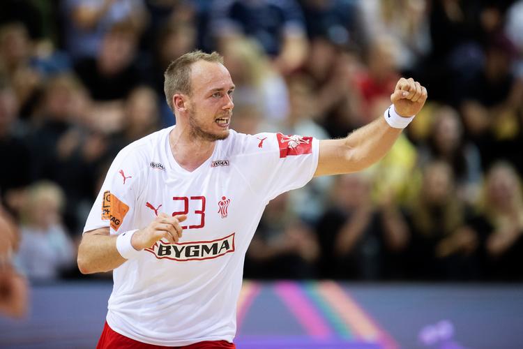 Danmarks Henrik Toft Hansen jubler, efter han har scoret under kampen mellem Danmark og Ukraine onsdag aften i Aarhus. Bo Amstrup/Ritzau Scanpix