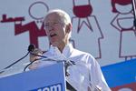 
   Den seneste i rækken af fremtrædende personer i USA, der har fået tilsendt mistænkelige pakker, er tidligere vicepræsident Joe Biden. (Christopher DeVargas/Las Vegas Sun via AP)
   Christopher Devargas/AP