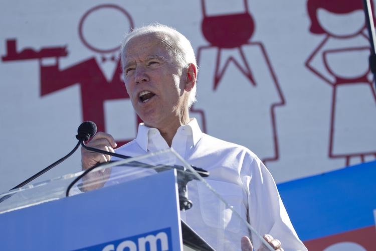 
   Den seneste i rækken af fremtrædende personer i USA, der har fået tilsendt mistænkelige pakker, er tidligere vicepræsident Joe Biden. (Christopher DeVargas/Las Vegas Sun via AP)
   Christopher Devargas/AP
