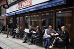 Værnedamsvej er i dag især kendt for sine caféer. Arkivfoto. Miriam Dalsgaard/POLFOTO