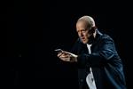 Anders Matthesen optræder med sit nye show i Royal Arena et par dage endnu, inden han tager det med til Jyske Bank Boxen i Herning.  Foto: Morten Rygaard