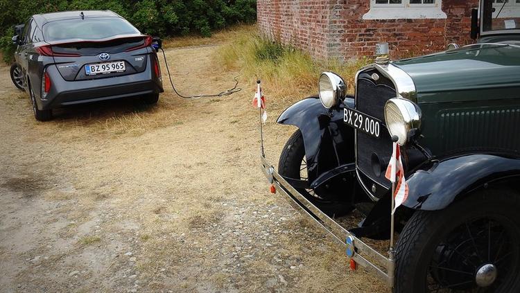 Robert Peel har ud over sin nye plug-in hybrid en gammel Ford A, som blev samlet på Nørrebro i sin tid. Forden kører kun 4 km per liter, og bruges primært til bryllupskørsel og lignende. Privatfoto