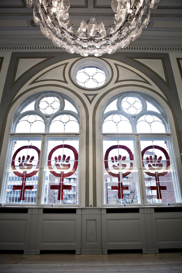 55 procent af kvinderne på krisecentre i 2017 levede på midlertidige ydelser som kontanthjælp, dagpenge, sygedagpenge og barsel, viser tal fra Børne- og Socialministeriet. 13 procent af kvinderne var på førtidspension, og kun 36 procent var i job eller uddannelse. Sisse Dupont/POLFOTO