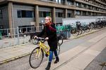 Pernille Rosengaard Madsen har i godt et år arbejdet på Rigshospitalet som jordemor. Med arbejdet følger en pensionsordning, men allerede som 25-årig begyndte  hun at sætte 1.000 kroner ekstra ind til pension hver måned. Andreas Haubjerg/POLFOTO