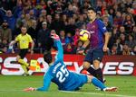 Luis Suárez scorede tre gange for Barcelona, der ydmygede ærkerivalerne. Paul Hanna/Ritzau Scanpix