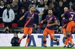 Efter at have scoret kampens eneste mål sendte Riyad Mahrez en hilsen til sin tidligere chef, Leicesters afdøde ejer. Tim Ireland/AP