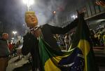 Jair Bolsonaro går under tilnavnet 'Tropiske Trump'. Nu vil han og den virkelige af slagsen styrke samarbejdet, meddeler Donald Trump på Twitter. Nelson Antoine/AP
