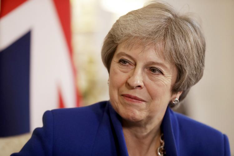 
    Danmark får støtte   fra Storbritannien i sagen om et planlagt iransk attentat på dansk jord.
Det sagde premierminister Theresa May til statsminister Lars Løkke Rasmussen (V) på et bilateralt møde tirsdag i Norge.(AP Photo/Matt Dunham, Pool)
   Matt Dunham/AP