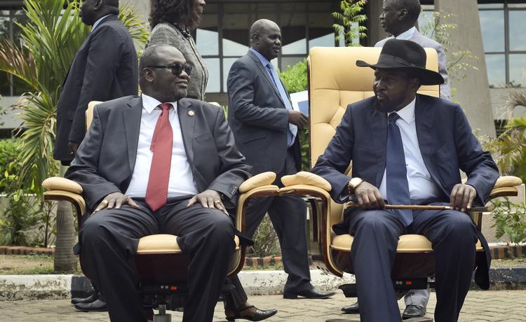 Riek Machar til venstre tilbage i 2016.Præsident Salva Kiir til højre. Jason Patinkin/AP