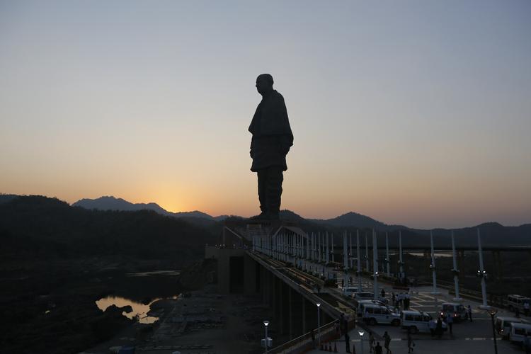 Statuen er et stoisk monument for Indiens frihedskæmper og første vicepremierminister, Sardar Vallabhbai Patel. Ajit Solanki/AP