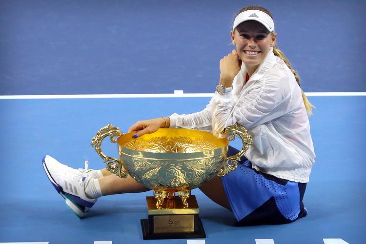 Caroline Wozniacki er den danske sportsstjerne, der har flest følgere på de sociale medier. Her kan hun brande sig med sine seneste sejre på tennisbanen. Mark Schiefelbein/AP