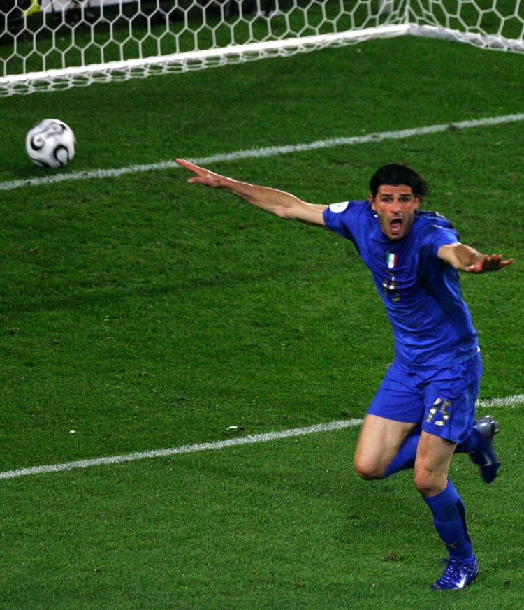 Det første af sine seks mål på landsholdet scorede Vincenzo Iaquinta mod Ghana under VM-slutrunden i 2006, hvor Italien vandt over Frankrig i en finale med Iaquinta som indskiftet efter en time. Anja Niedringhaus/AP