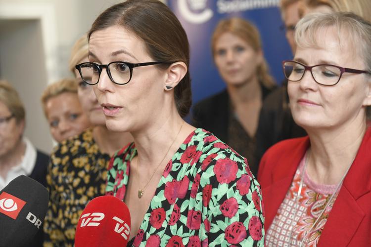 
    Børne- og socialminister Mai Mercado (forrest) har indgået en politisk aftale om satspuljemidlerne. Philip Davali/Ritzau Scanpix