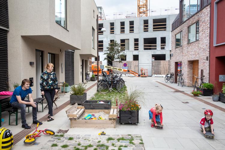 I Nordhavn i København må Peter Thielst og Tonje Vestby og deres naboer vente til 2. halvår 2020, før de nye vurderinger vil vise, om de fortsat skal betale 10.000 kr. om måneden i boligskat. Arkivfoto. Andreas Haubjerg/POLFOTO