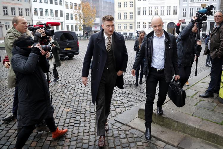 Fodboldspilleren Nicklas Bendtner på vej i Københavns Byret med sin advokat Anders Németh. Jens Dresling/POLFOTO