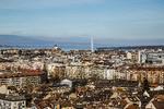 Den berømte fontæne Jet d'Eau er synlig fra det meste af Genève. Springvandet ude i Genève-søen sprøjter vand ca. 130 meter op i luften og er byens mest berømte vartegn. Mikkel Bækgaard