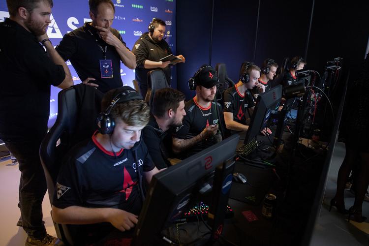 
   Astralis er verdens bedste CS :GO-hold. Det understregede holdet, da det vandt sæsonfinalen ESL Pro League Finals i Odense. Finn Frandsen/POLFOTO