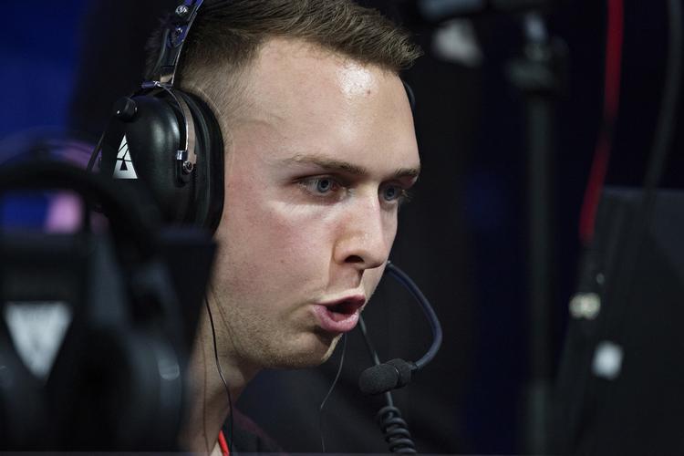 
    Gla1ve fra Astralis i kamp. Der var fuldt hus i Royal Arena da e-sports-stævnet BLAST blev afholdt lørdag den 3. november.  Flere stjernehold kæmpede mod hinanden i Counter-strike. Det danske hold Astralis var publikumsfavorit.
   Jacob Ehrbahn/POLFOTO