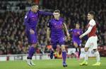 I en underholdende kamp bragte James Milner Liverpool foran efter en time, inden Alexandre Lacazette udlignede i slutfasen. (AP Photo/Tim Ireland)
   Tim Ireland/AP