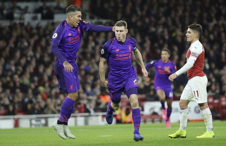 I en underholdende kamp bragte James Milner Liverpool foran efter en time, inden Alexandre Lacazette udlignede i slutfasen. (AP Photo/Tim Ireland)
   Tim Ireland/AP