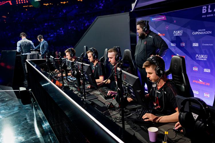 E-sport er et hit. For små tre uger siden var der 12.000 tilskuere til en konkurrence i Royal Arena. Jacob Ehrbahn/POLFOTO