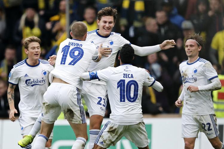 
    Superligafodbold på Brøndby stadion: Brøndby - FCK. FCKs Jonas Wind har scoret til 0-1 og jubler med Nicolaj Thomsen, Denis Vavro og Carlos Zeca.
   Jens Dresling/POLFOTO