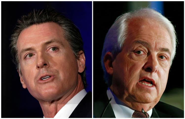 Demokraten Gavin Newsom (t.v.) og republikaneren John Cox stiller begge op til guvernørposten i Californien. Bagsiden har faxet en stemmeseddel, som i princippet kan blive afgørende for udfaldet. Rich Pedroncelli/AP