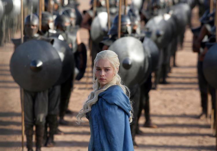 Danaerys er kendt for at tale dothraki og for at være rimelig hensynsløs. Nok derfor ikke tilfældigt, at HBO refererer til netop det sprog i deres spørgsmål til Trump. Foto: HBO, Keith Bernstein