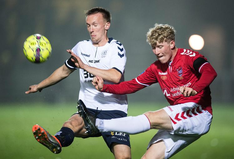 Tobias Mølgaard (i rødt), her i en duel med Søren Reese, var en af de allerbedste Vejle-spillere i 3-1-kampen mod AC Horsens Claus Fisker/Ritzau Scanpix